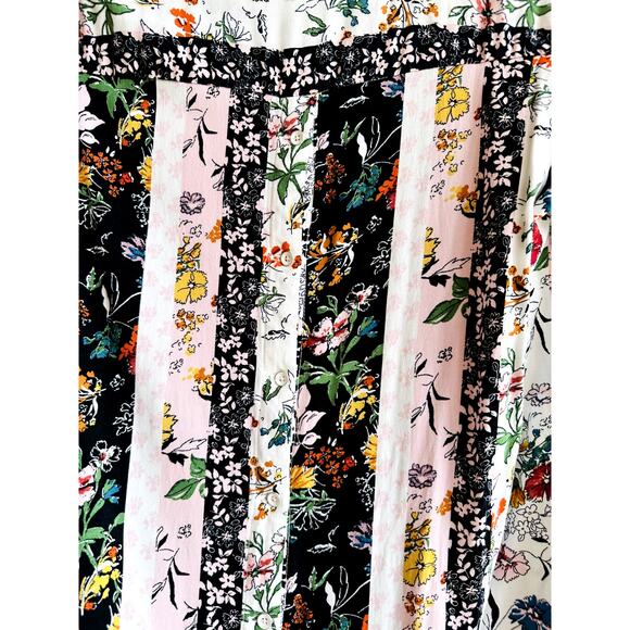 Intro. Heart button down floral blouse medium - Picture 5 of 6